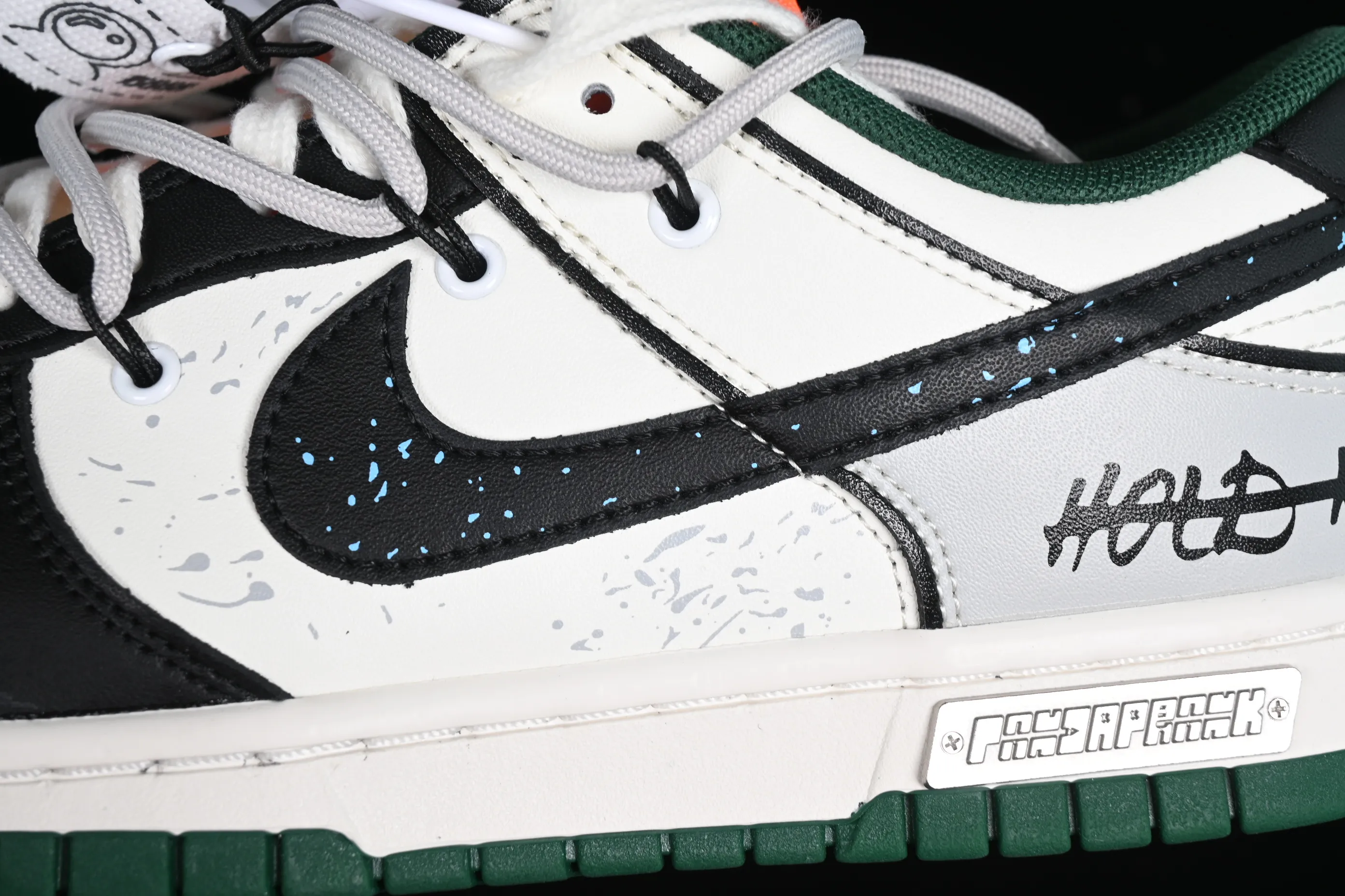 All Categories Nk SB Dunk Series Nk SB Dunk Low Low-top sneakers CS version Nk Dunk Low "Miami Hurricanes" Space Exploration Star Trek Customized version of deconstructed straps retro distressed low-top sneakers DD1391-300